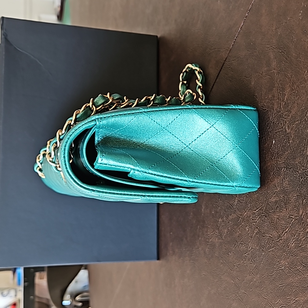 Chanel Handbag - Picture 3 of 9